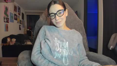 Snapshot of julidavila chatting on September 11, 2:13 am Jeimy Help me to reach 100 thumbs up online show from September 11, 2:13 am