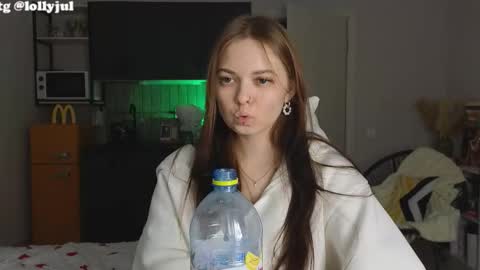 julidropp online show from September 28, 7:01 pm