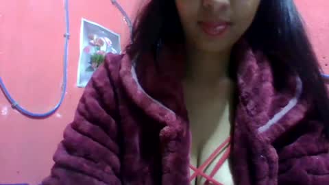 julie0612 online show from June 14, 6:43 pm