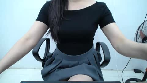 julie9x online show from July 6, 8:33 pm