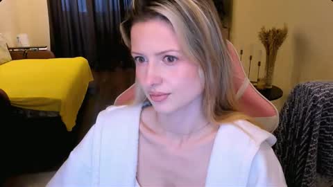 Julie online show from February 6, 4:38 am