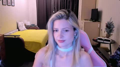 Julie online show from November 26, 3:31 pm