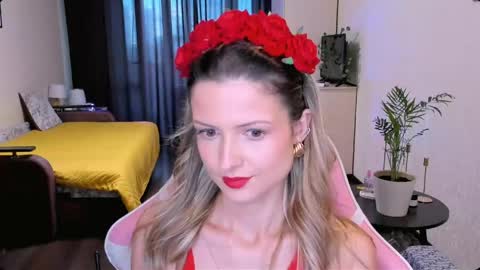 Julie online show from April 29, 2:11 pm