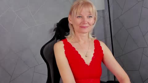 Julie Lucasss online show from May 2, 1:00 am