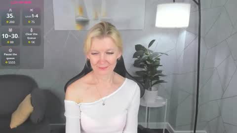 Julie Lucasss online show from July 7, 12:34 am