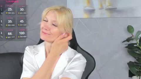 Julie Lucasss online show from July 29, 12:10 am