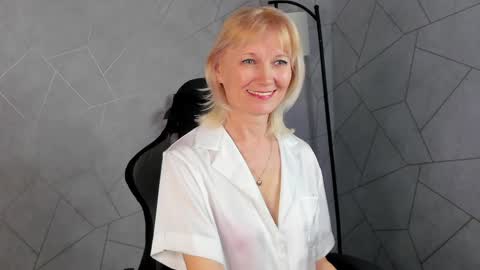 Julie Lucasss online show from May 1, 12:59 am