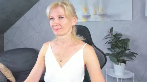Julie Lucasss online show from July 13, 12:03 am