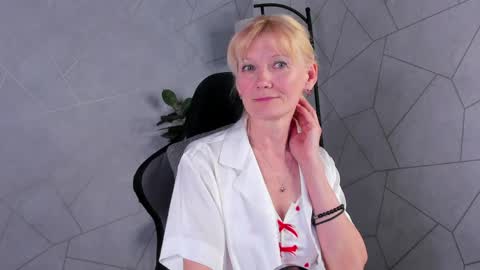 Julie Lucasss online show from May 12, 9:29 am