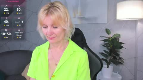 Julie Lucasss online show from June 7, 11:43 pm