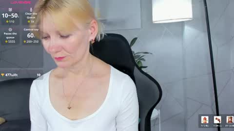 Julie Lucasss online show from June 18, 12:05 am