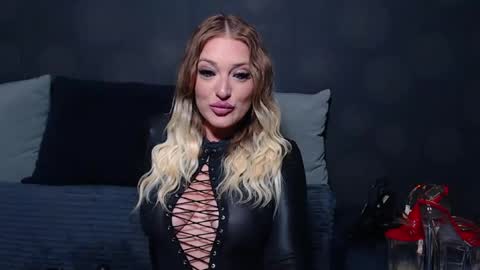 julia online show from July 10, 5:34 am