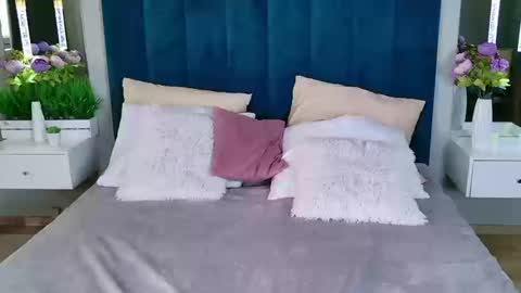 juliehill online show from March 11, 7:44 am