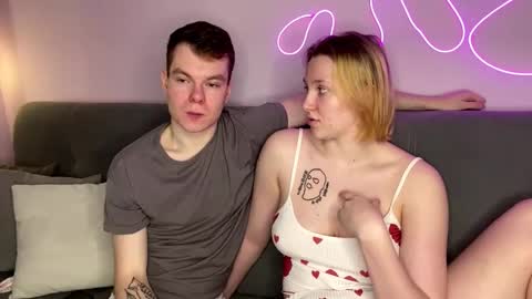 Julie and Thomas online show from November 26, 8:33 am