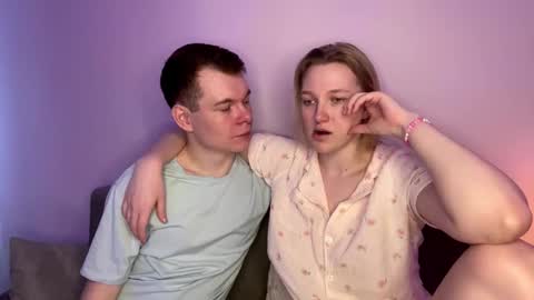 Julie and Thomas online show from March 19, 7:03 am