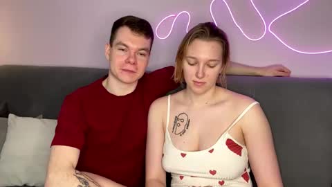 Julie and Thomas online show from November 17, 8:06 am