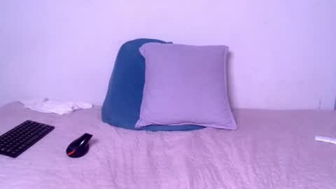 julielove1 online show from June 15, 11:41 pm