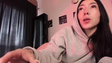 juliet_sourire online show from March 4, 1:17 pm