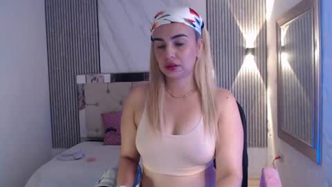 julieta__fox_ online show from June 20, 6:47 pm