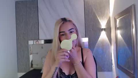 julieta__fox_ online show from June 27, 2:45 pm
