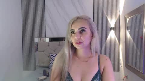 julieta__fox_ online show from February 2, 2:42 am