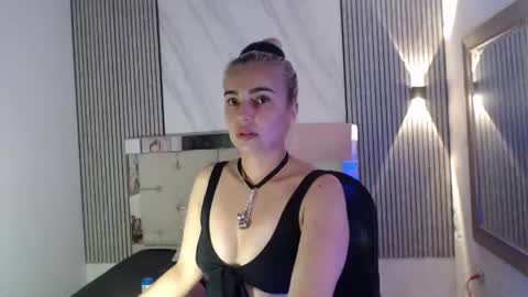 julieta__fox_ online show from June 29, 7:24 pm