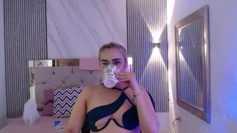 julieta__fox_ online show from February 23, 11:51 pm