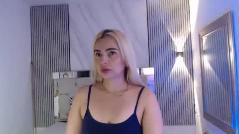 julieta__fox_ online show from June 17, 7:08 pm