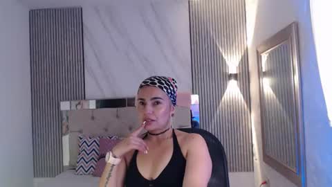 julieta__fox_ online show from June 19, 5:52 pm
