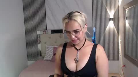 julieta__fox_ online show from July 29, 9:37 pm