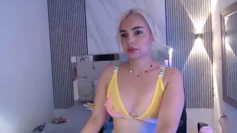 julieta__fox_ online show from July 13, 9:51 pm