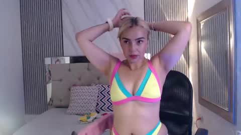 julieta__fox_ online show from June 23, 7:31 pm