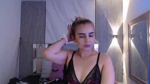 julieta__fox_ online show from April 30, 8:25 pm