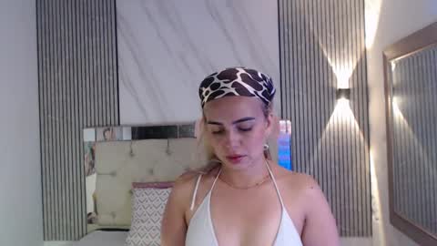 julieta__fox_ online show from June 24, 7:32 pm