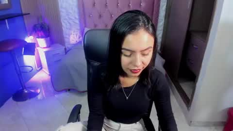 julieta_fn online show from July 15, 2:11 pm