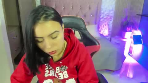 julieta_fn online show from July 20, 1:35 pm