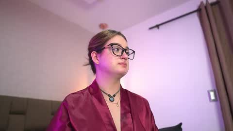 Julieth online show from June 19, 9:15 am