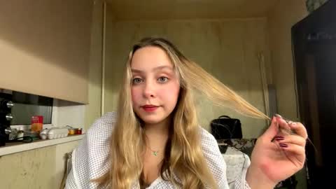 Snapshot of julietmegown chatting on October 20, 8:25 pm Mia online show from October 20, 8:25 pm