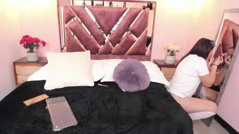 juli  online show from January 8, 7:20 pm