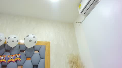 juliette_pretty_ online show from June 30, 7:12 pm