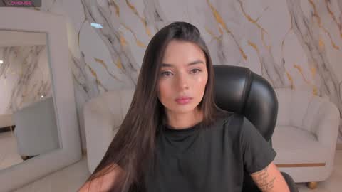 Juliette Moreau online show from May 18, 6:47 pm
