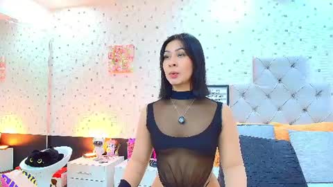 Julieta Reyes   online show from June 18, 11:48 am