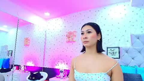 Julieta Reyes   online show from June 15, 11:46 am