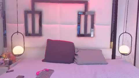 junecollins online show from February 20, 9:39 pm