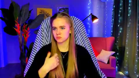 junewoods online show from February 5, 7:23 am