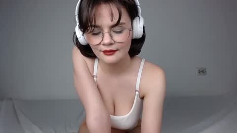 Snapshot of junnewers chatting on February 3, 6:28 pm JunneWers online show from February 3, 6:28 pm