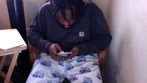 Snapshot of just2real chatting on December 4, 8:34 pm Real online show from December 4, 8:34 pm