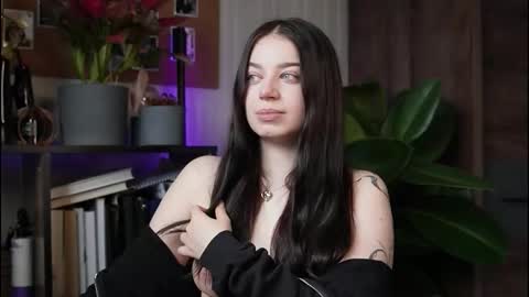 just_dakota_ online show from March 6, 7:29 am