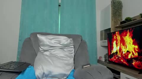 Chloe online show from June 1, 4:08 pm