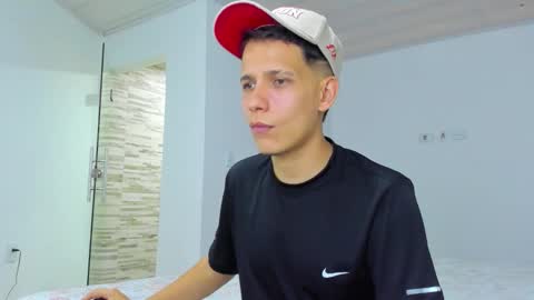 Snapshot of justin_biker chatting on October 1, 3:11 pm justin_biker online show from October 1, 3:11 pm